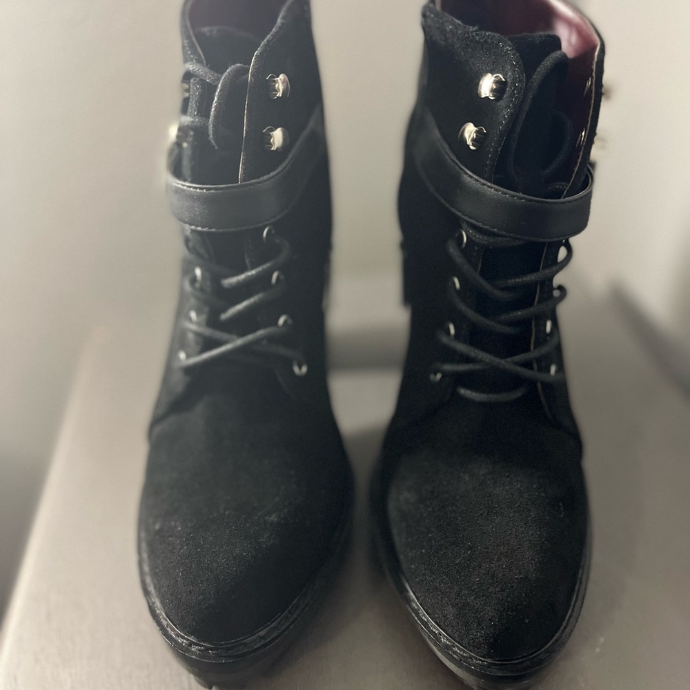 Brand New ankle boots size 10
